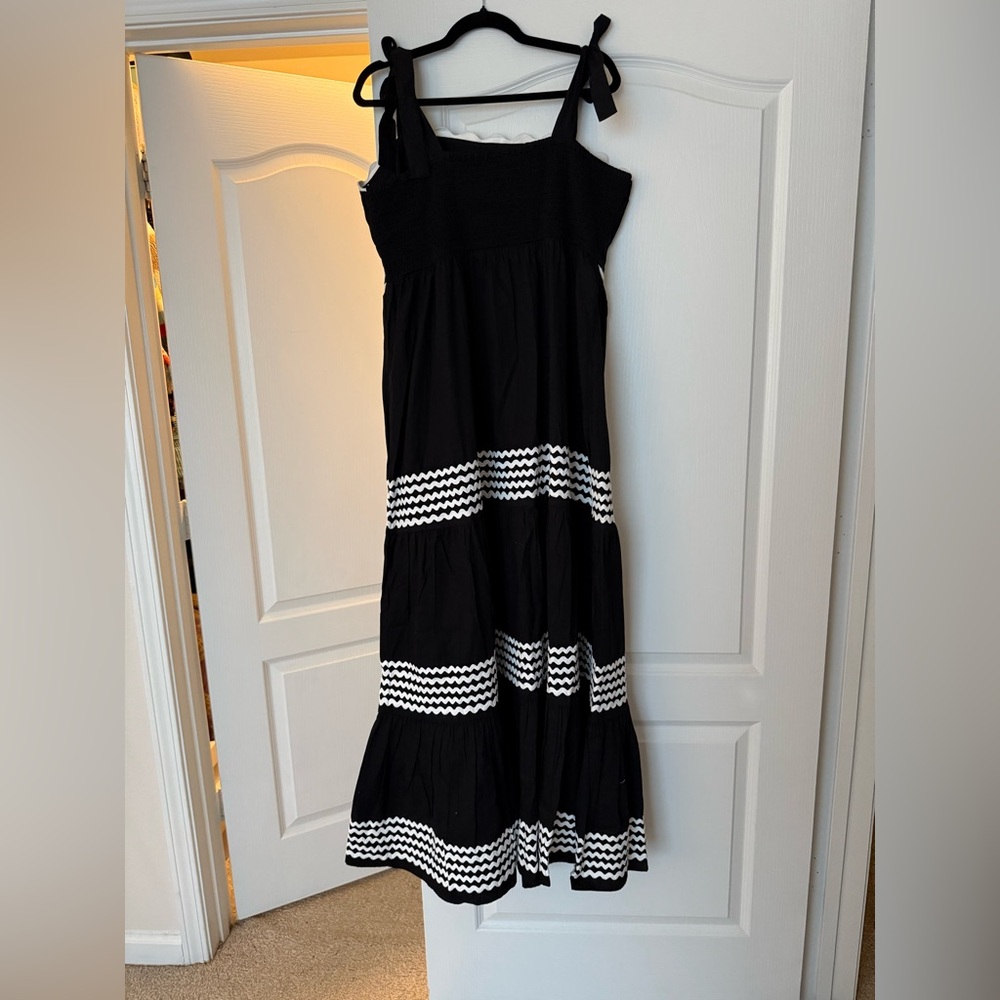 Crown & Ivy Black and White Maxi Dress